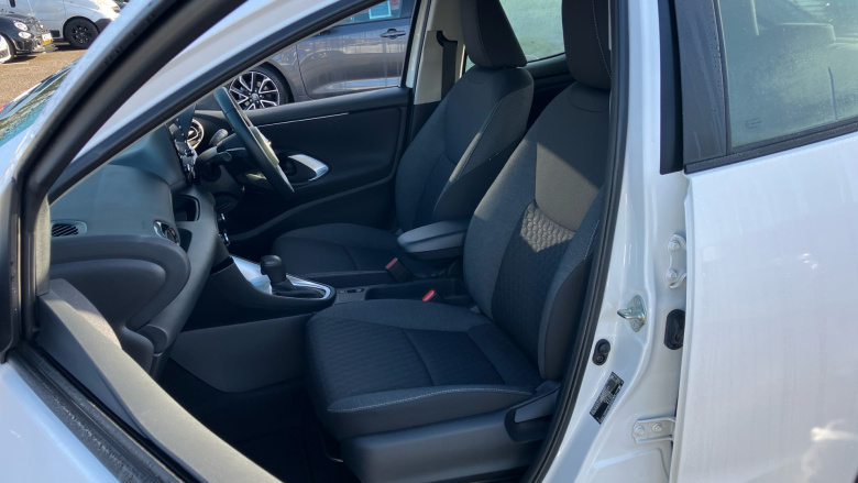 Toyota Yaris 1.5 Hybrid Icon 5dr CVT Hybrid Hatchback